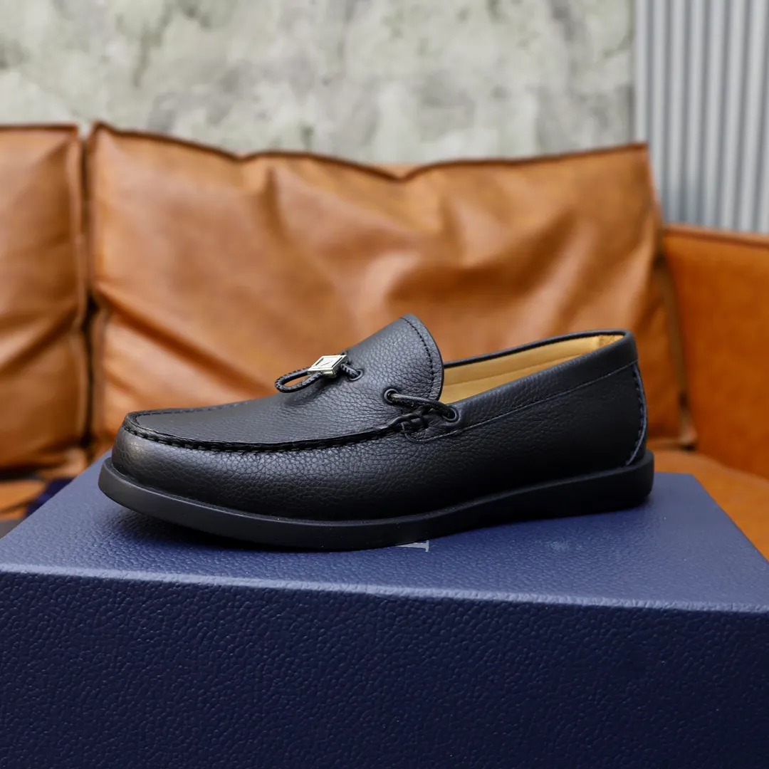 Ex-factory price: 540🙅‍♂️🙅‍♂️🙅‍♂️ Brand: Dior DIOR Standard code: Men's code 38/44 (45 can be customized) Grade: Same as the official website Material: Original cowhide stitching, cowhide lining, original TPU wear-resistant soft outsole Style categories: Leisure and sports version, footwear for driving, young fashion, European and American trends, British style Color: actual picture color